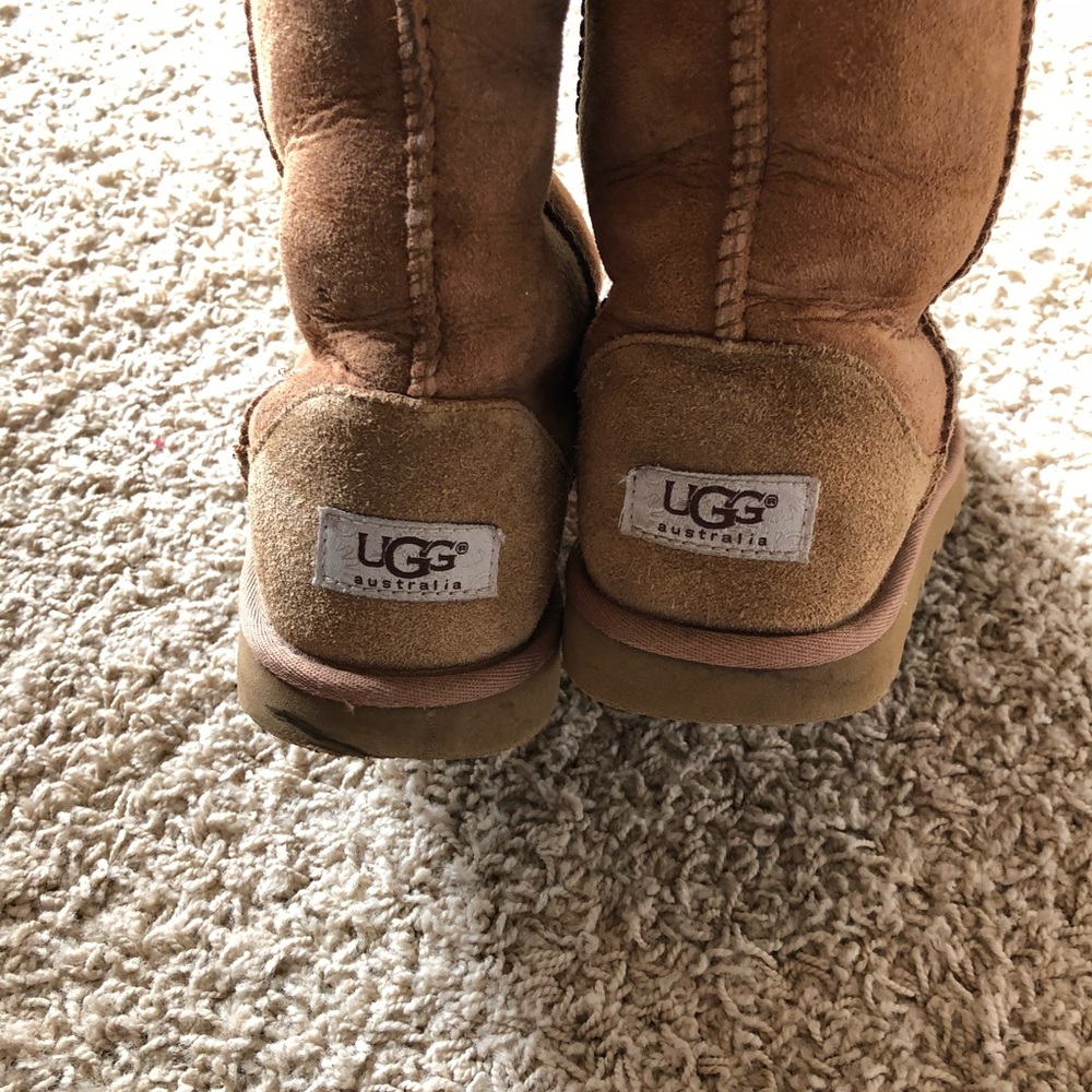 UGG boots Size 5 (women’s size 7)